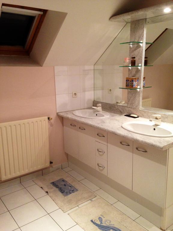 La Maison d'Amélie La Chapelle-Saint-Aubert Chambre photo